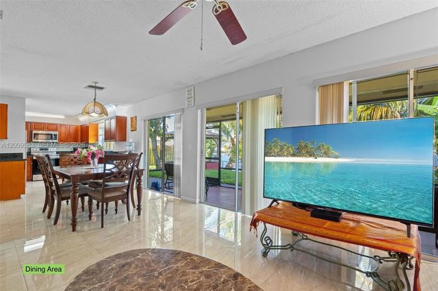1001 SW 100th Ter, Pembroke Pines, FL 33025