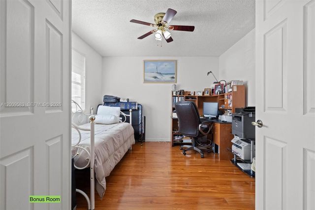 1001 SW 100th Ter, Pembroke Pines, FL 33025
