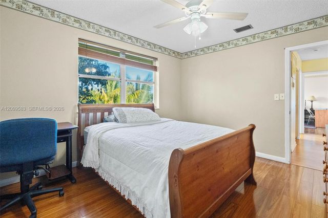 1001 SW 100th Ter, Pembroke Pines, FL 33025