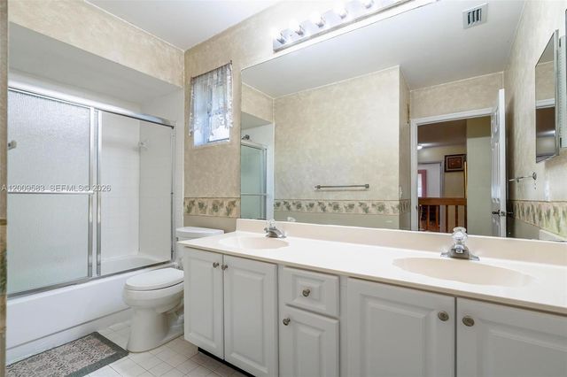 1001 SW 100th Ter, Pembroke Pines, FL 33025
