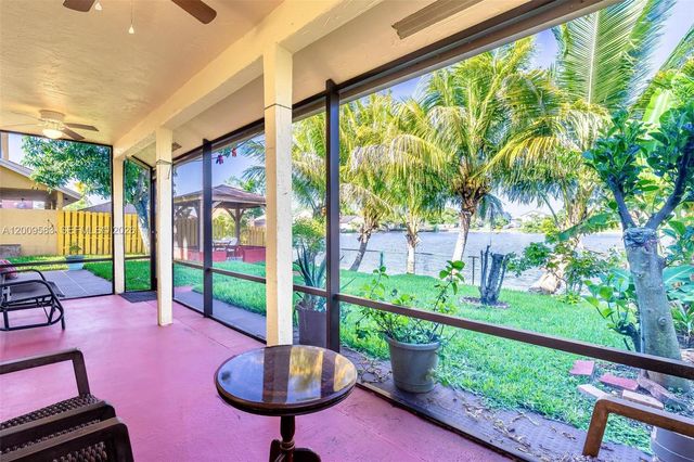 1001 SW 100th Ter, Pembroke Pines, FL 33025
