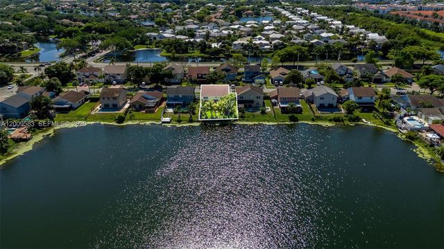 1001 SW 100th Ter, Pembroke Pines, FL 33025
