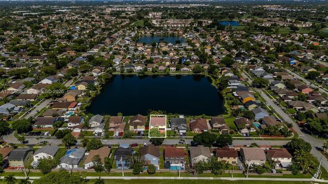 1001 SW 100th Ter, Pembroke Pines, FL 33025