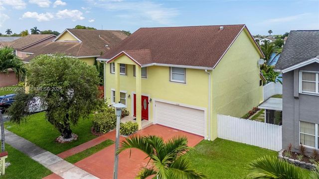 1001 SW 100th Ter, Pembroke Pines, FL 33025