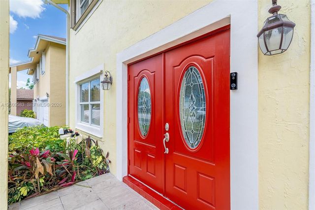 1001 SW 100th Ter, Pembroke Pines, FL 33025
