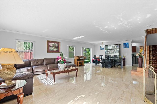 1001 SW 100th Ter, Pembroke Pines, FL 33025