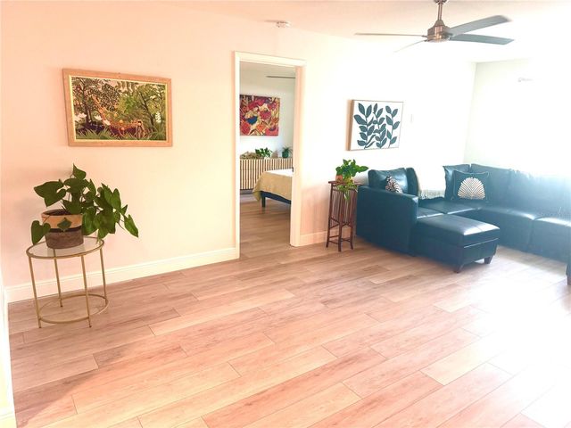 5061 BARRINGTON CIRCLE 1302, Sarasota, FL 34234