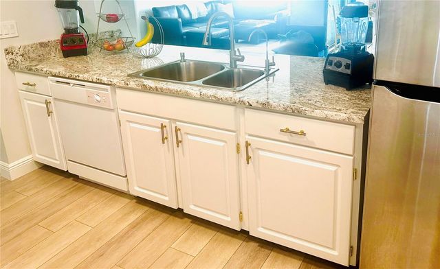 5061 BARRINGTON CIRCLE 1302, Sarasota, FL 34234