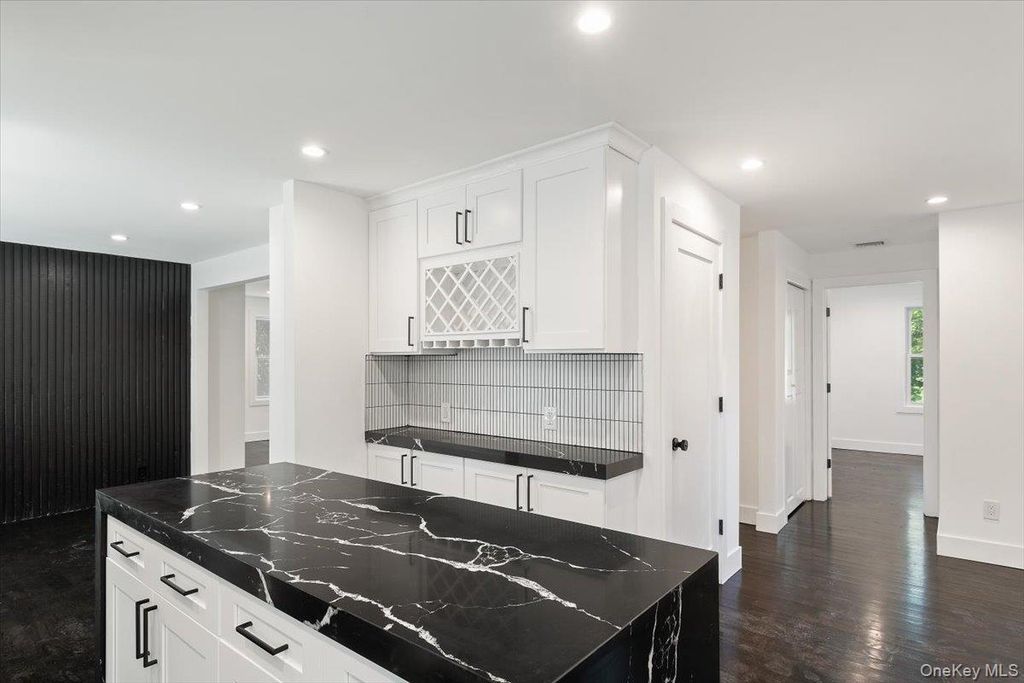 8 Elm Drive, East Northport, NY 11731 — photo 4