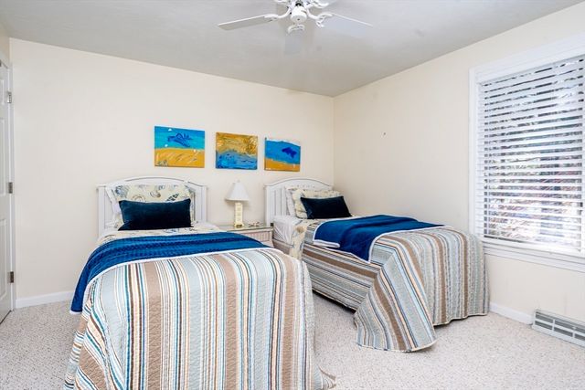 12 Kettle Ln 31, Mashpee, MA 02649