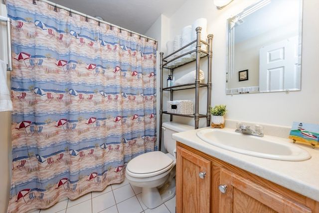 12 Kettle Ln 31, Mashpee, MA 02649