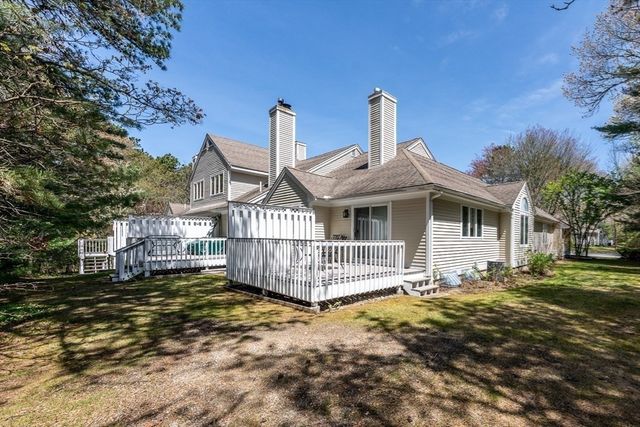 12 Kettle Ln 31, Mashpee, MA 02649