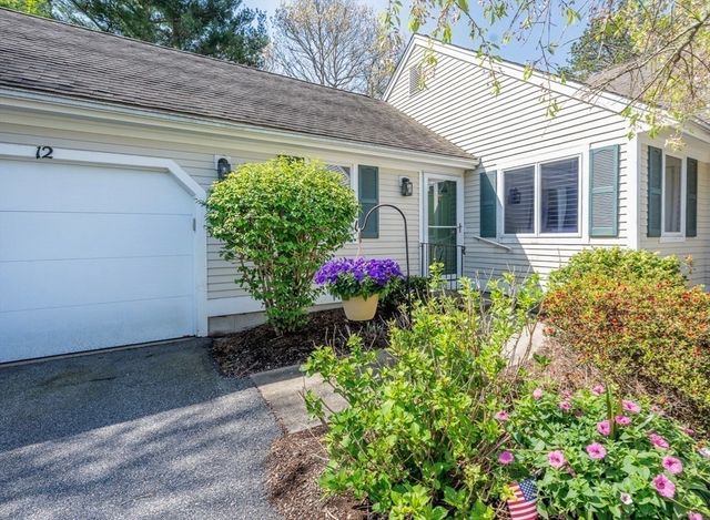 12 Kettle Ln 31, Mashpee, MA 02649