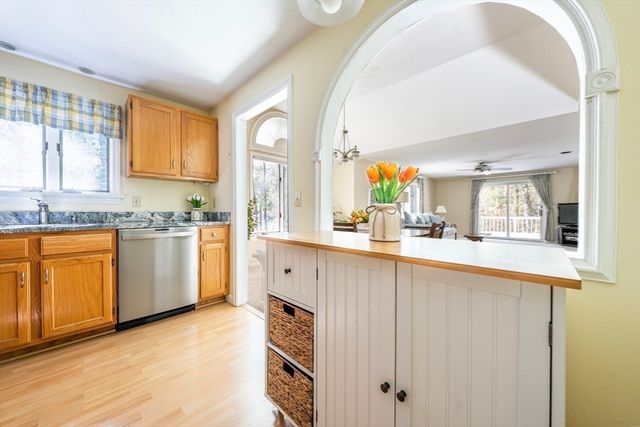 12 Kettle Ln 31, Mashpee, MA 02649