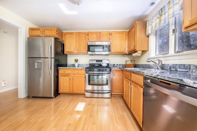 12 Kettle Ln 31, Mashpee, MA 02649