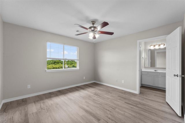 128 Green Isle Avenue, Dickinson, TX 77539