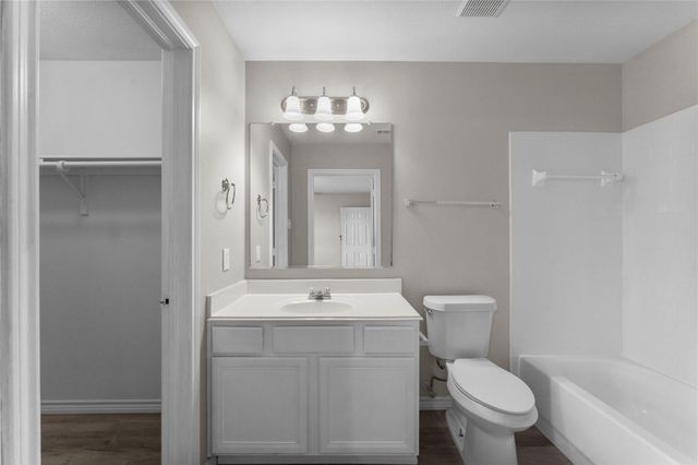 128 Green Isle Avenue, Dickinson, TX 77539