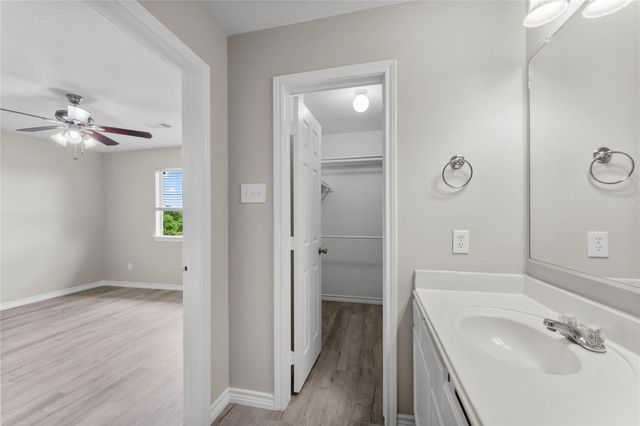 128 Green Isle Avenue, Dickinson, TX 77539