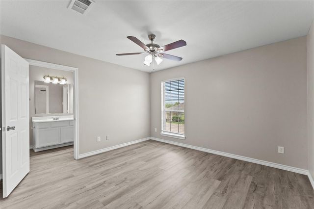 128 Green Isle Avenue, Dickinson, TX 77539