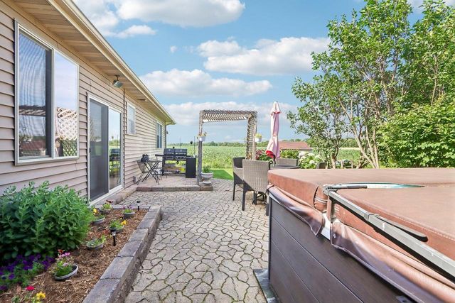 321 4th Street, Brooklyn, WI 53521