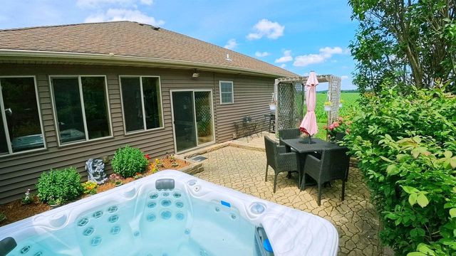 321 4th Street, Brooklyn, WI 53521