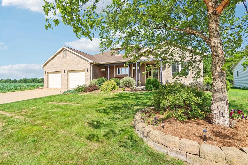 321 4th Street, Brooklyn, WI 53521