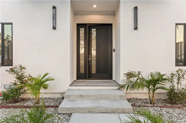 1170 S Lucerne, Los Angeles, CA 90019
