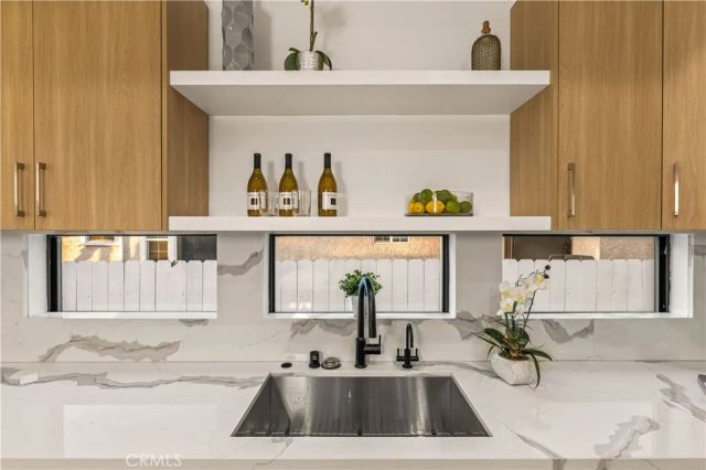 1170 S Lucerne, Los Angeles, CA 90019