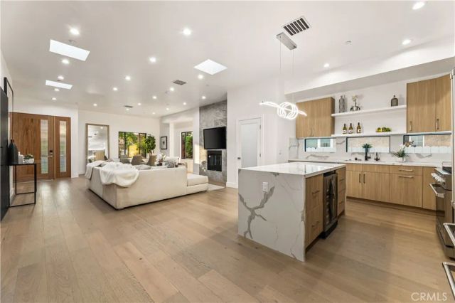 1170 S Lucerne, Los Angeles, CA 90019