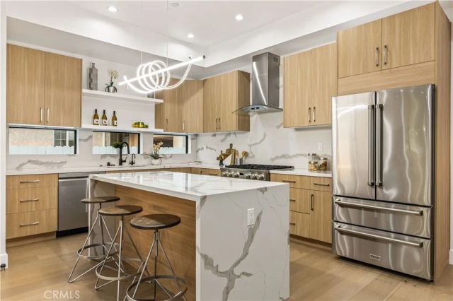 1170 S Lucerne, Los Angeles, CA 90019