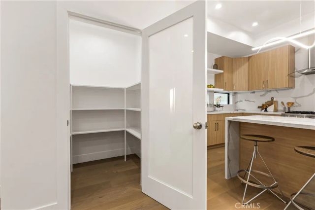 1170 S Lucerne, Los Angeles, CA 90019