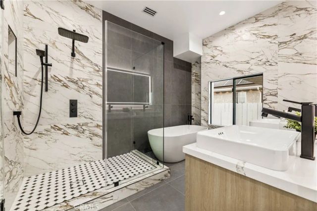 1170 S Lucerne, Los Angeles, CA 90019