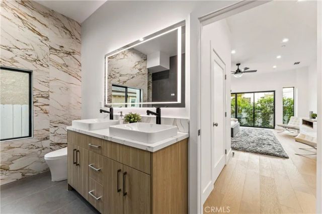 1170 S Lucerne, Los Angeles, CA 90019