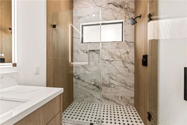 1170 S Lucerne, Los Angeles, CA 90019