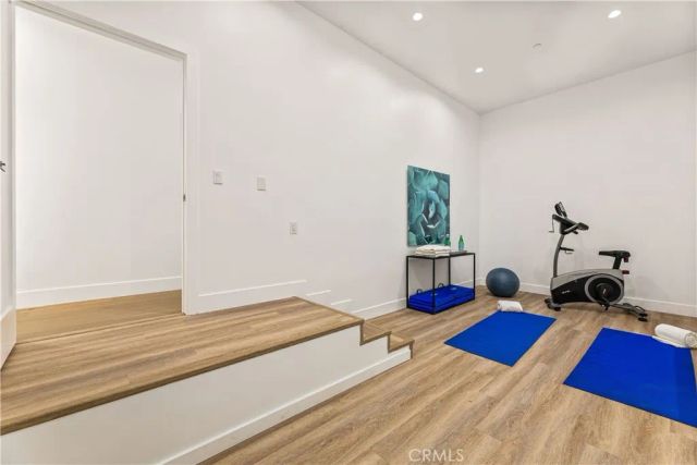 1170 S Lucerne, Los Angeles, CA 90019