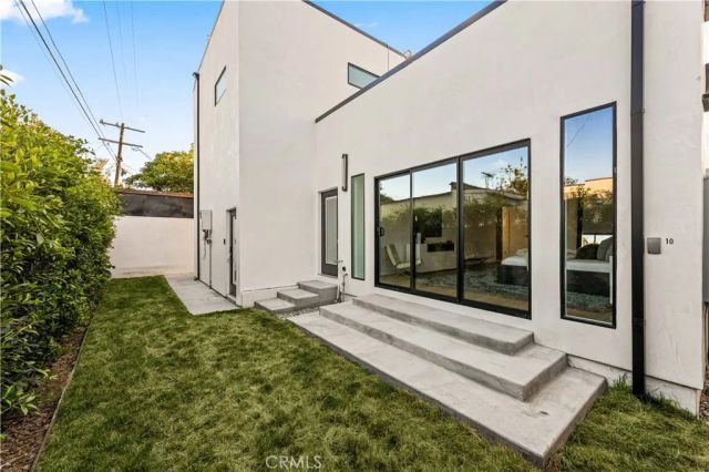 1170 S Lucerne, Los Angeles, CA 90019