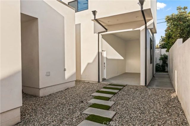 1170 S Lucerne, Los Angeles, CA 90019