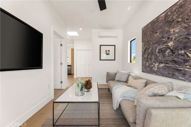 1170 S Lucerne, Los Angeles, CA 90019