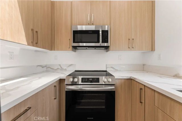 1170 S Lucerne, Los Angeles, CA 90019