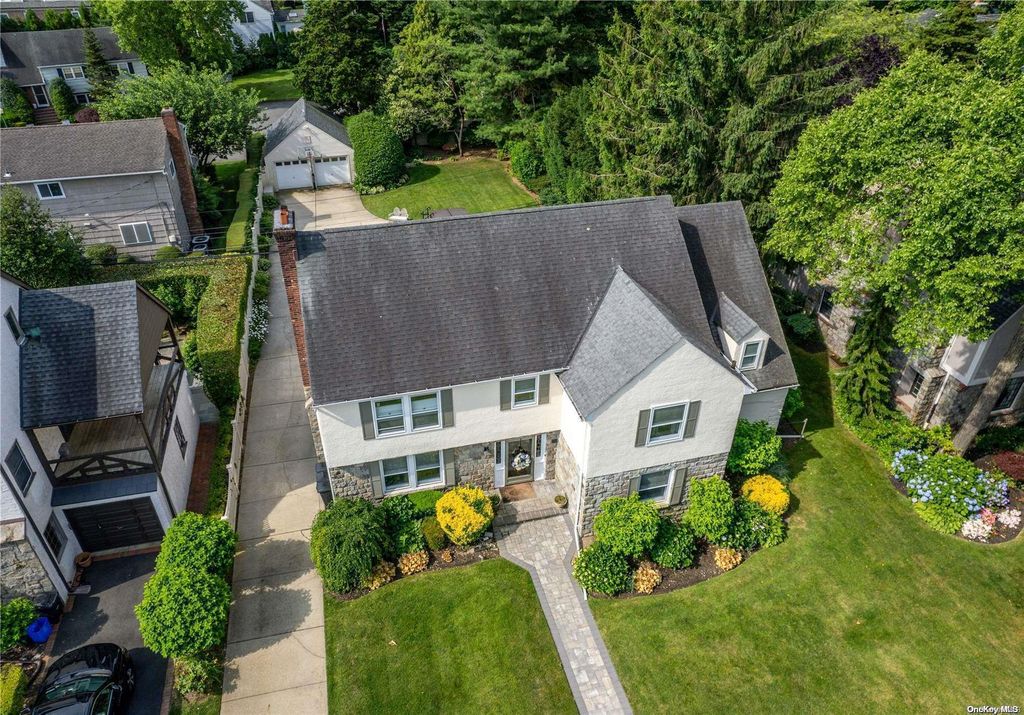 44 Vanderveer Court, Rockville Centre, NY 11570