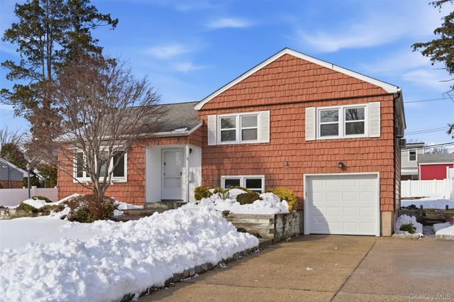 3 Bayberry Drive, Plainview, NY 11803