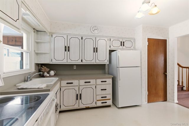 3 Bayberry Drive, Plainview, NY 11803