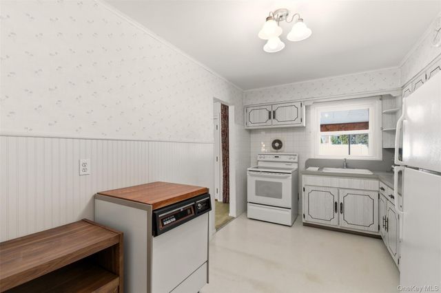 3 Bayberry Drive, Plainview, NY 11803