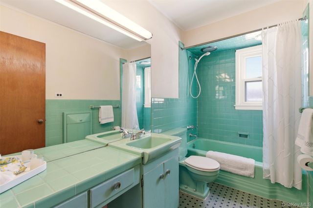 3 Bayberry Drive, Plainview, NY 11803