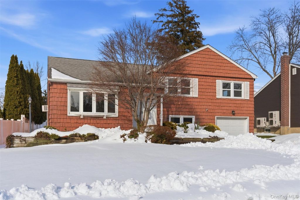 3 Bayberry Drive, Plainview, NY 11803