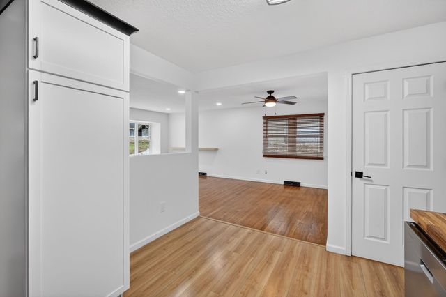 4208 Valley Circle, Des Moines, IA 50317