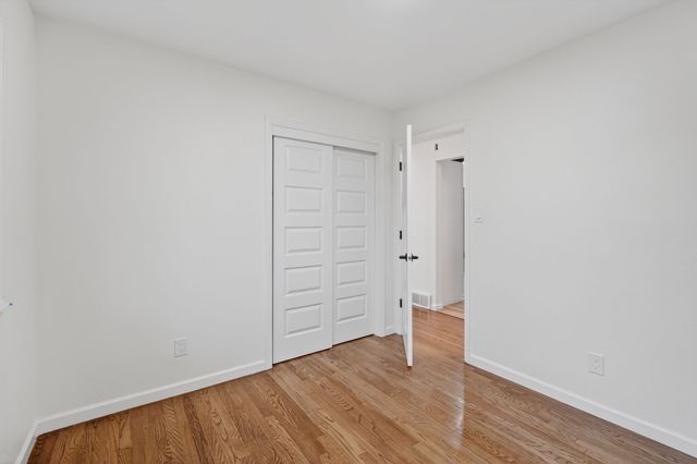 4208 Valley Circle, Des Moines, IA 50317