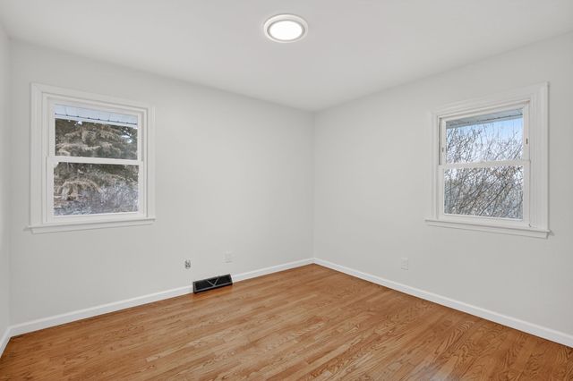 4208 Valley Circle, Des Moines, IA 50317