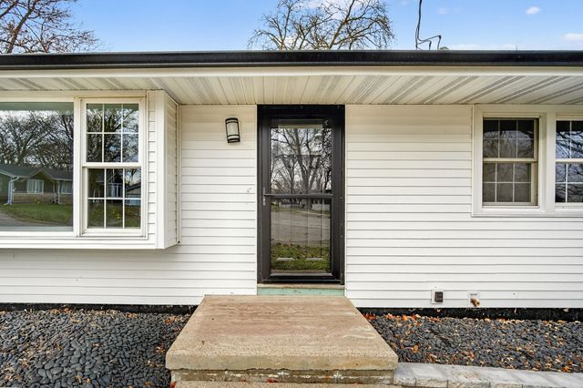 4208 Valley Circle, Des Moines, IA 50317