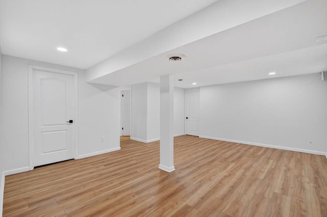 4208 Valley Circle, Des Moines, IA 50317